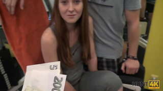 HUNT4K. පරපුරුෂයින් සඳහා මුදල් බලපත්ර දඩයම් කිරීමට මගුලක්ද ඔහුගේ GF හිස් ජිම් HUNT4K. පරපුරුෂයින් සඳහා මුදල් බලපත්ර දඩයම් කිරීමට මගුලක්ද ඔහුගේ GF හිස් ජිම්