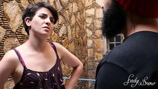 Comunistinha Boulos&#039;a oy vermek zorunda kaldı ve bir boynuza dönüştü